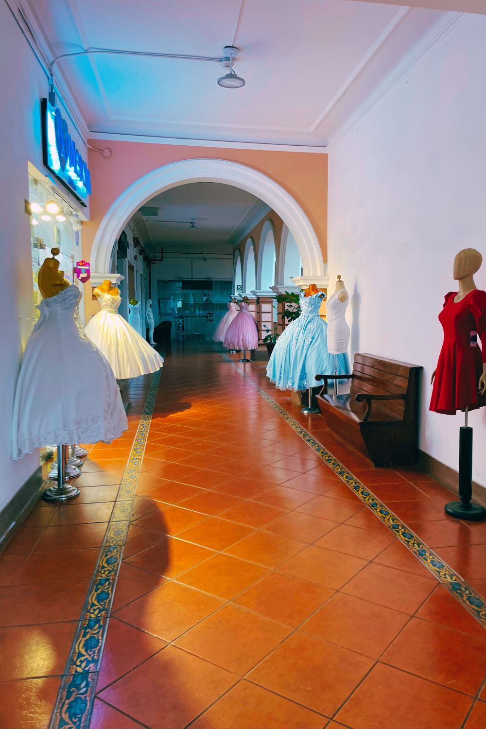 Unique Shopping In Perú: Custom Made Dresses And Culture Shocks - Doors ...